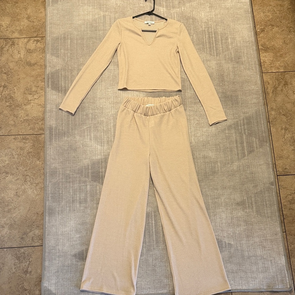 Francesca's Beige Textured 2 Piece Set